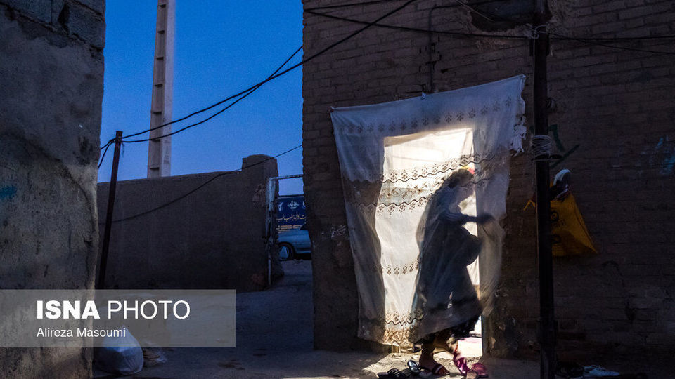 سفره افطار در کوره‌های آجرپزی