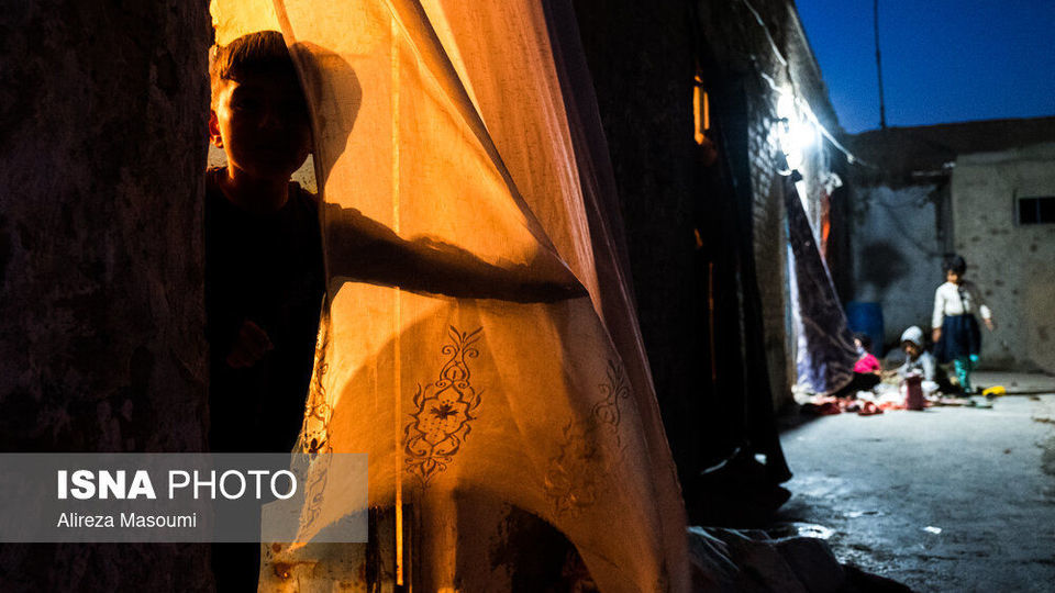 سفره افطار در کوره‌های آجرپزی