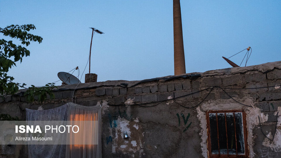 سفره افطار در کوره‌های آجرپزی