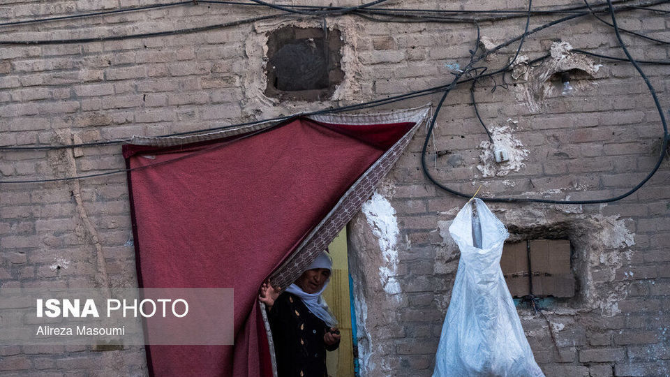 سفره افطار در کوره‌های آجرپزی