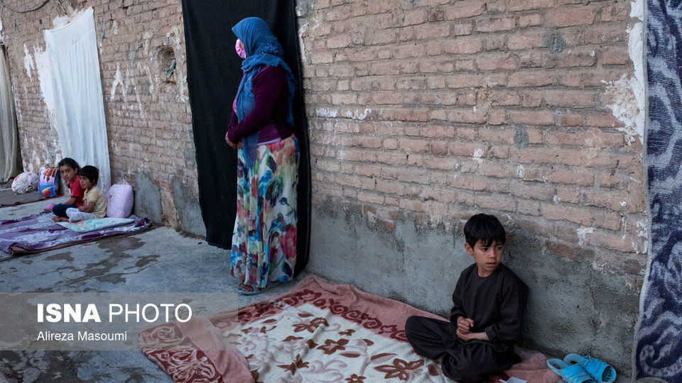 سفره افطار در کوره‌های آجرپزی