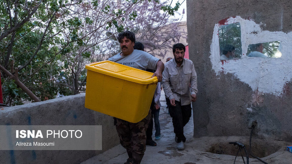 سفره افطار در کوره‌های آجرپزی