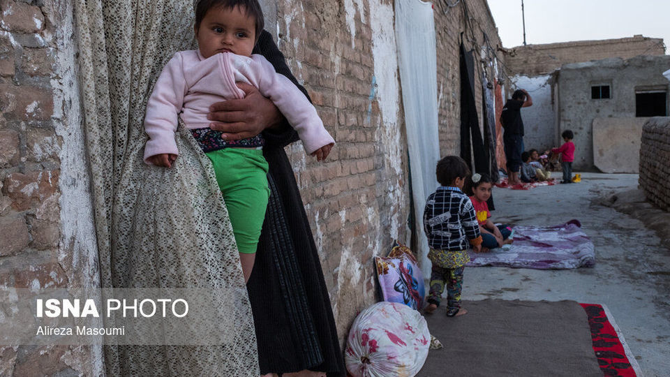 سفره افطار در کوره‌های آجرپزی