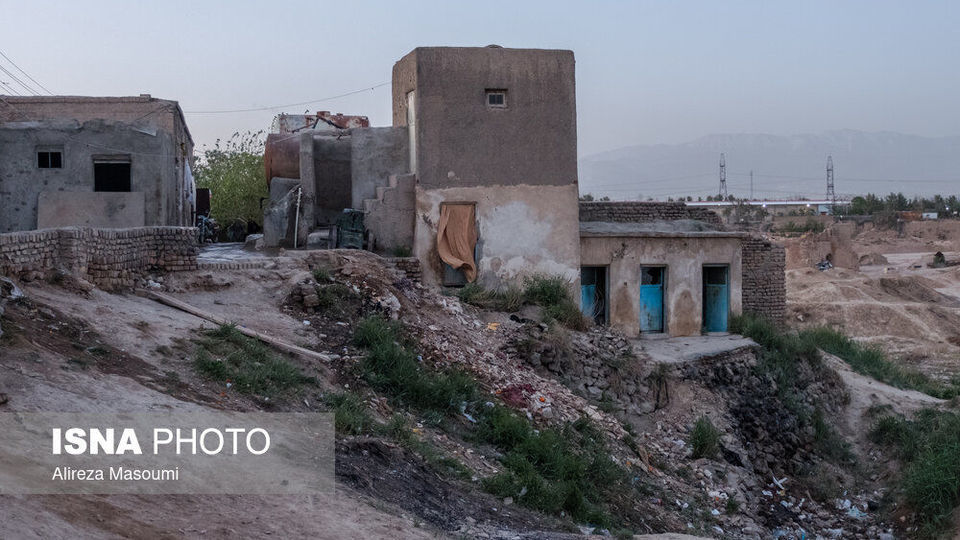 سفره افطار در کوره‌های آجرپزی