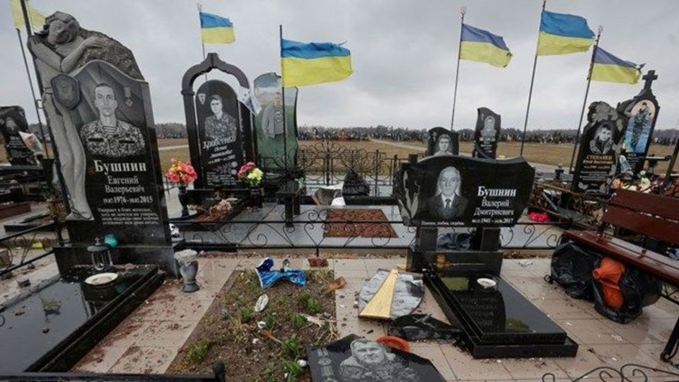 زلنسکی: حدود ۳۰۰۰ نظامی اوکراینی در جنگ کشته شدهاند زلنسکی: حدود ۳۰۰۰ نظامی اوکراینی در جنگ کشته شدهاند