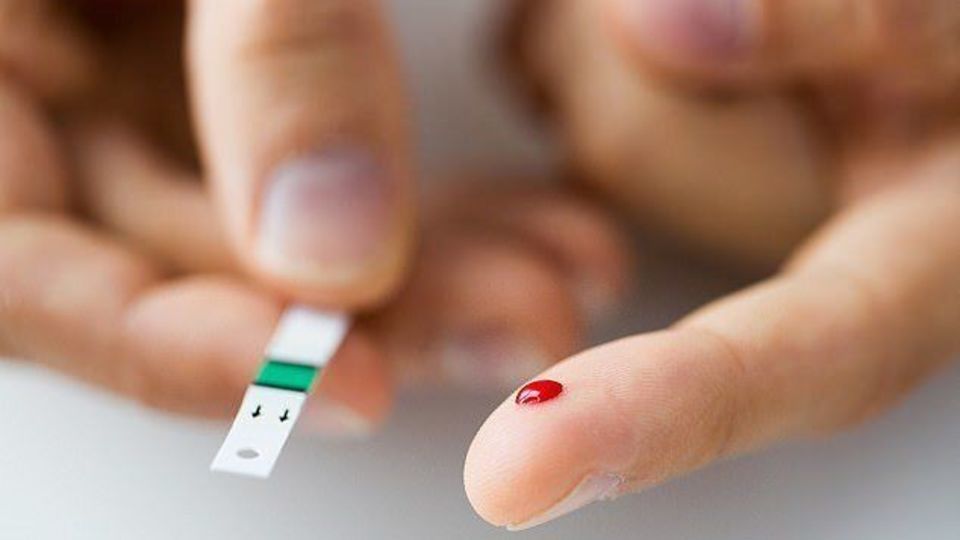 خطرِ بروز دیابت پس از ابتلا به کرونا / بهبودیافتگان، قند خون‌شان را بررسی کنند