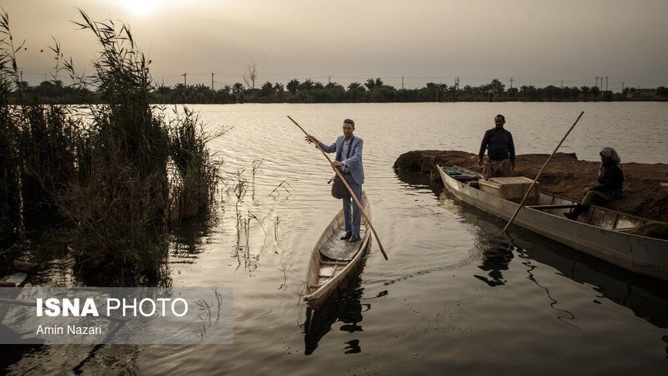 قایقی به سوی مدرسه