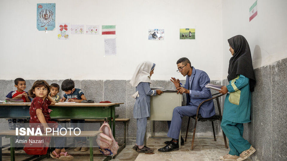 قایقی به سوی مدرسه