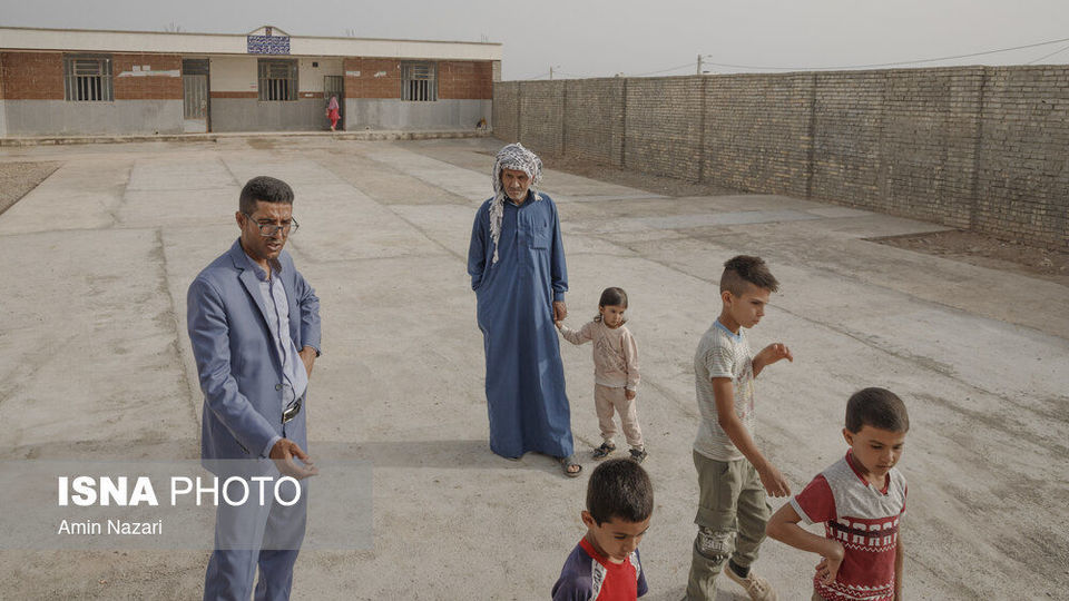 قایقی به سوی مدرسه