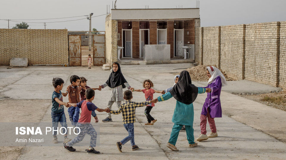 قایقی به سوی مدرسه