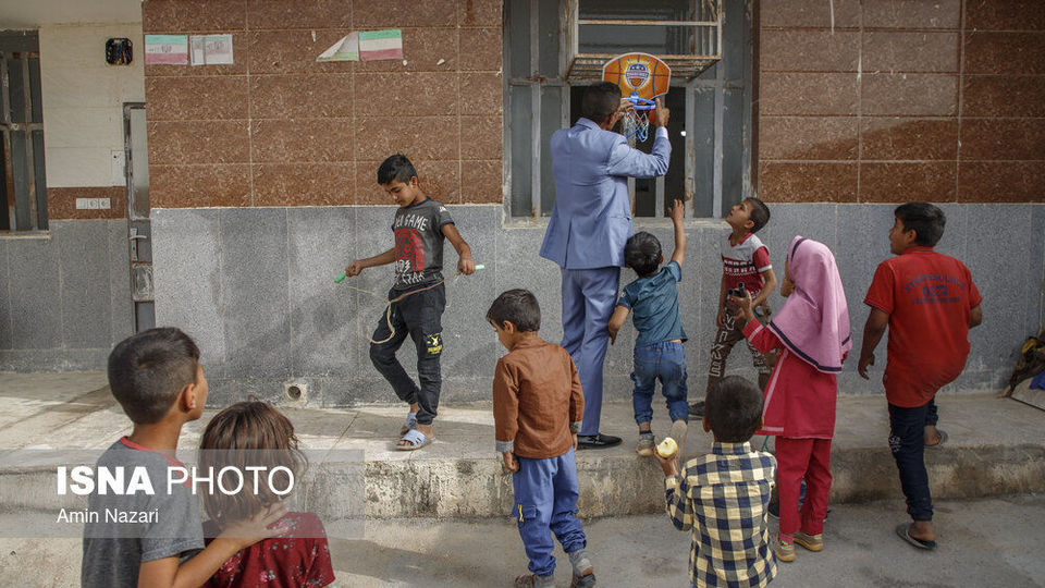 قایقی به سوی مدرسه