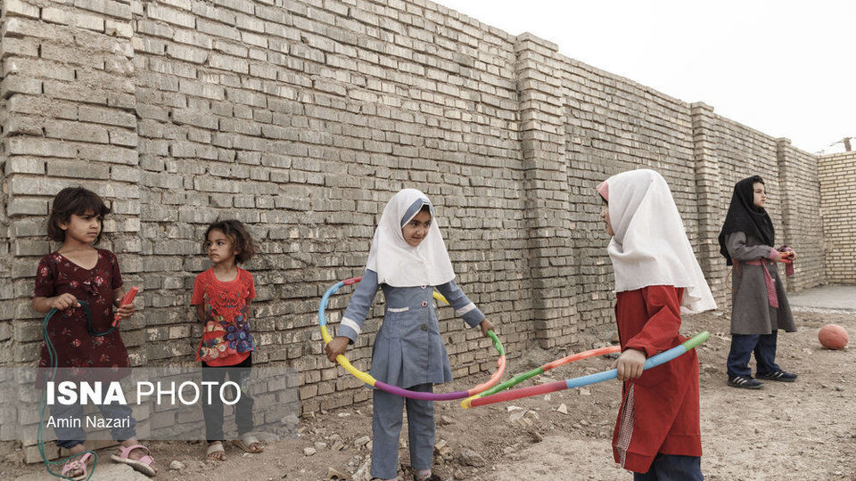 قایقی به سوی مدرسه