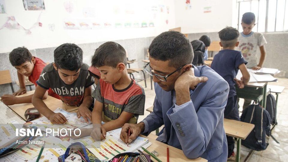 قایقی به سوی مدرسه