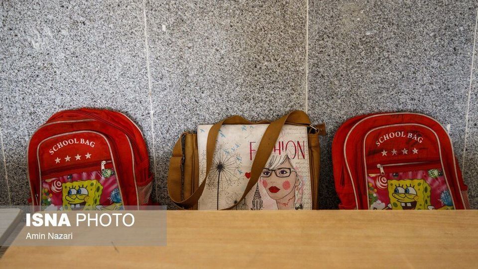 قایقی به سوی مدرسه