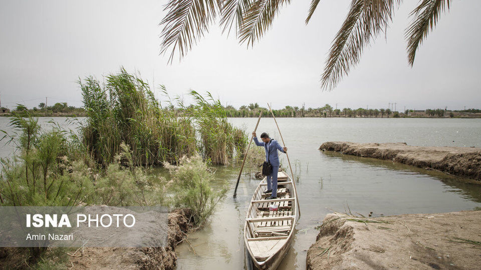قایقی به سوی مدرسه