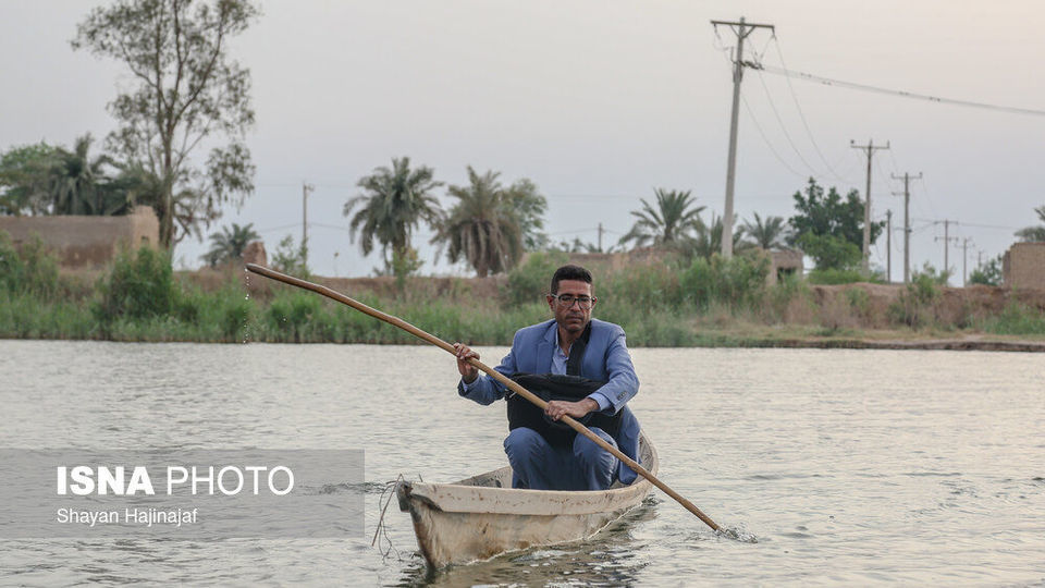 قایقی به سوی مدرسه