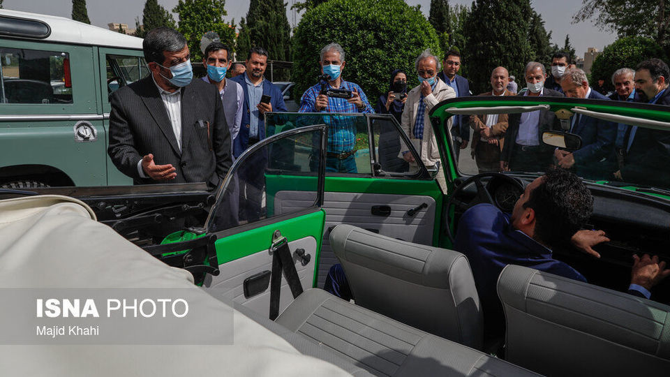 مراسم اعطای شناسنامه بین‌المللی خودروی تاریخی به پیکان