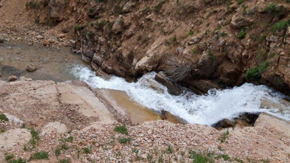 چشم‌انداز بهاری آبشار «پیرسقا» در چاراویماق
