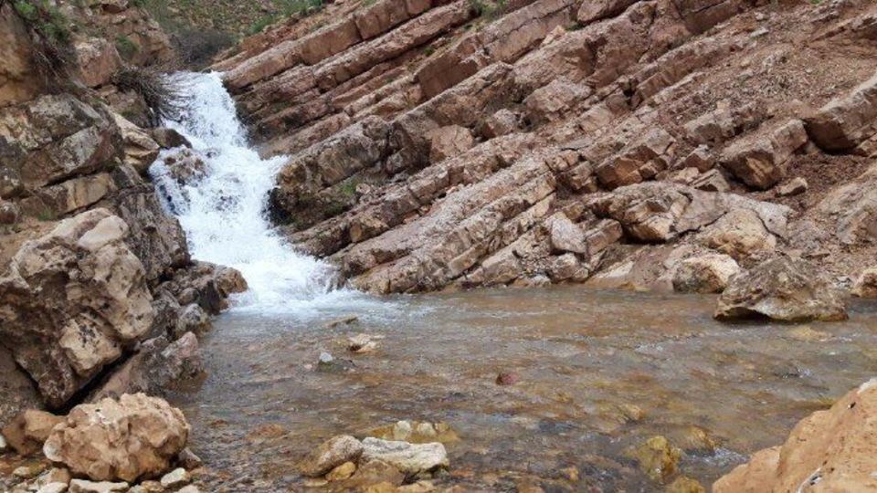 چشم‌انداز بهاری آبشار «پیرسقا» در چاراویماق