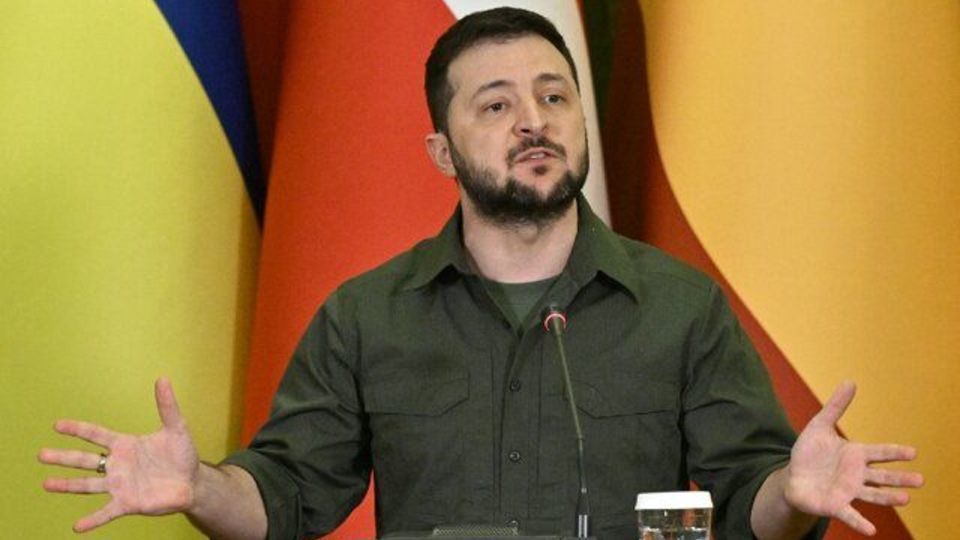 زلنسکی: روسیه در حال پیشروی به سمت دونباس است