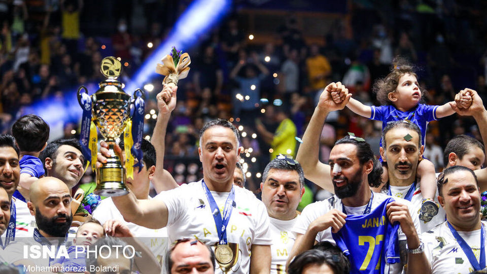 فینال والیبال باشگاه‌های آسیا، پیکان - سانتوری ژاپن