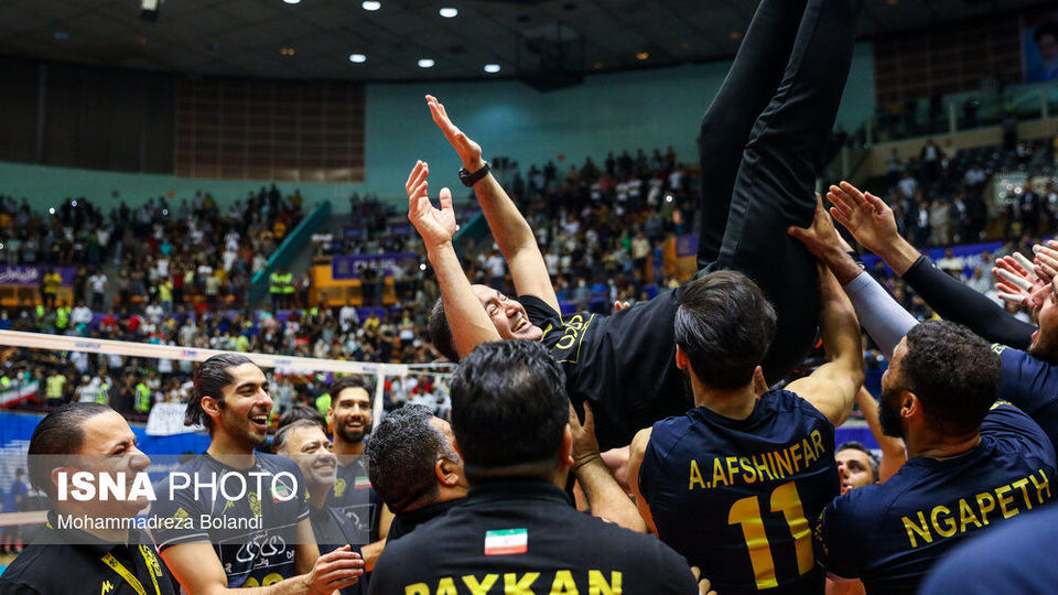 فینال والیبال باشگاه‌های آسیا، پیکان - سانتوری ژاپن