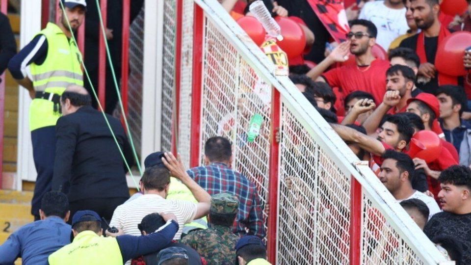 عجیب‌ترین عکس از روز جنجالی فوتبال در تبریز 
