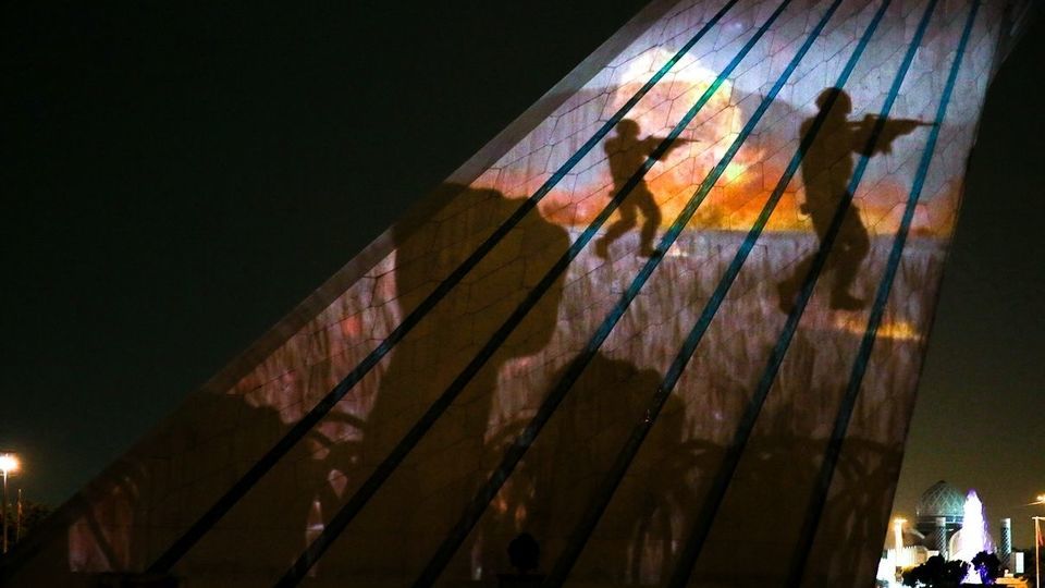 نورپردازی سه‌بعدی در برج آزادی به مناسبت سالروز آزادسازی خرمشهر 