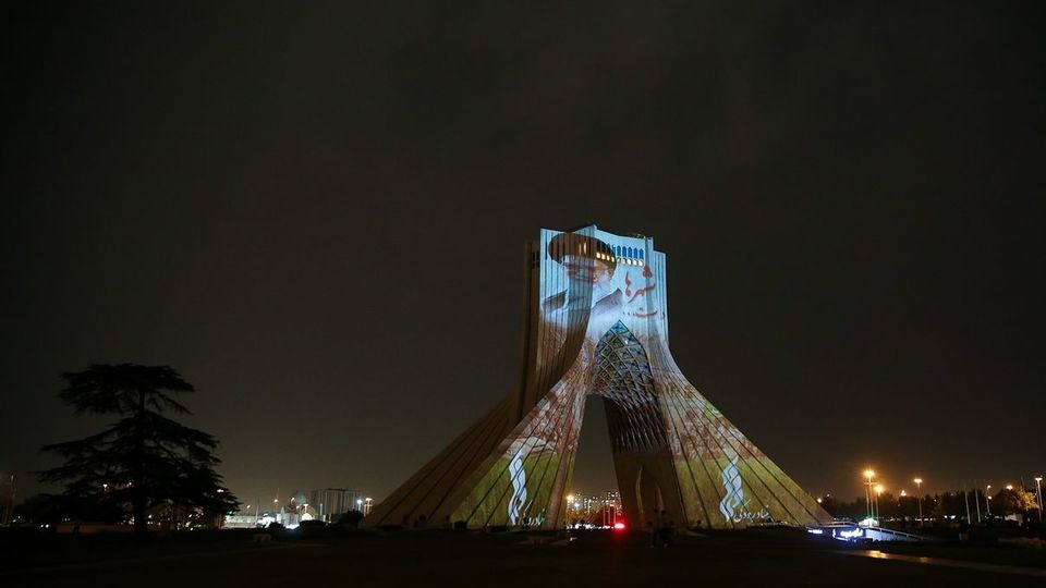 نورپردازی سه‌بعدی در برج آزادی به مناسبت سالروز آزادسازی خرمشهر 