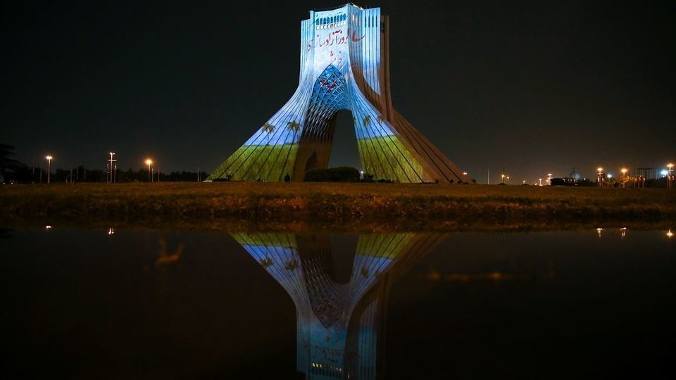 نورپردازی سه‌بعدی در برج آزادی به مناسبت سالروز آزادسازی خرمشهر 