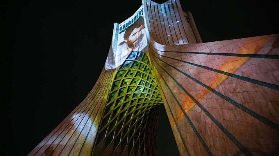 نورپردازی سه‌بعدی در برج آزادی به مناسبت سالروز آزادسازی خرمشهر 