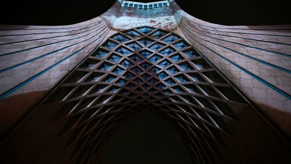 نورپردازی سه‌بعدی در برج آزادی به مناسبت سالروز آزادسازی خرمشهر 