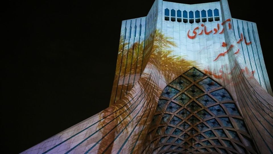 نورپردازی سه‌بعدی در برج آزادی به مناسبت سالروز آزادسازی خرمشهر 