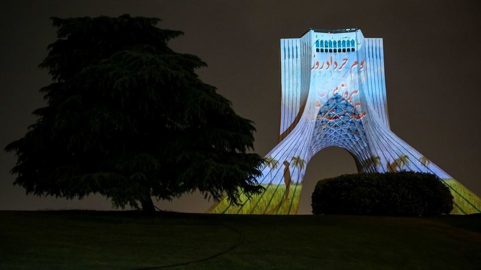 نورپردازی سه‌بعدی در برج آزادی به مناسبت سالروز آزادسازی خرمشهر 