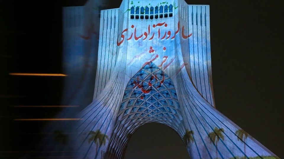 نورپردازی سه‌بعدی در برج آزادی به مناسبت سالروز آزادسازی خرمشهر 