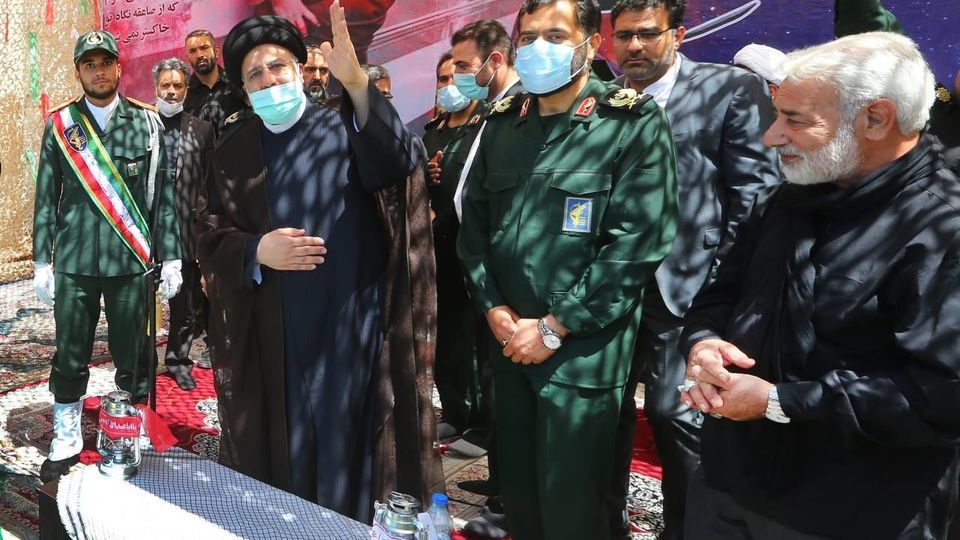 حضور رئیس جمهور در مراسم تشییع شهدای گمنام 