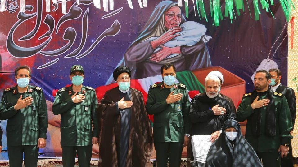 حضور رئیس جمهور در مراسم تشییع شهدای گمنام 