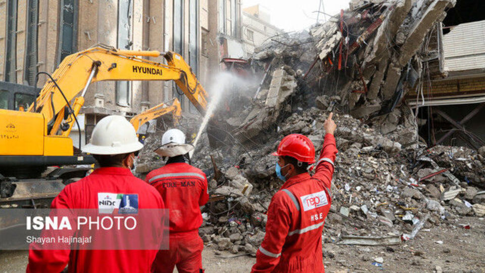 تکذیب بیرون آوردن یک نفر زنده از زیر آوار متروپل  