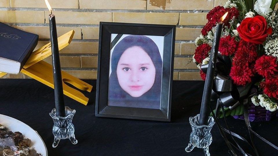  ملیکا دختر مینوشهری که در حادثه متروپل آبادان جان باخت 