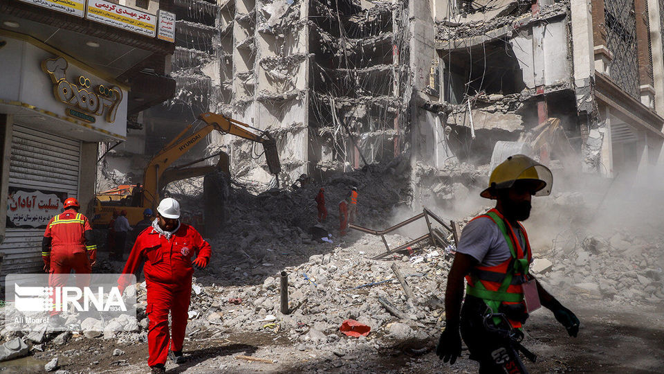 آواربرداری در ساختمان مترو پل- روز هشتم