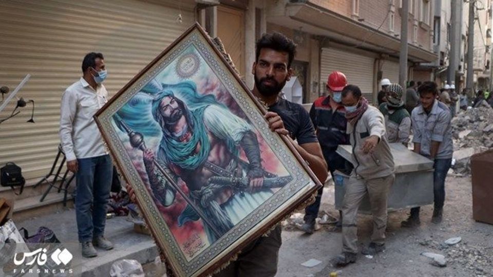 ساکنان اطراف ساختمان متروپل در مکان امن اسکان یافتند