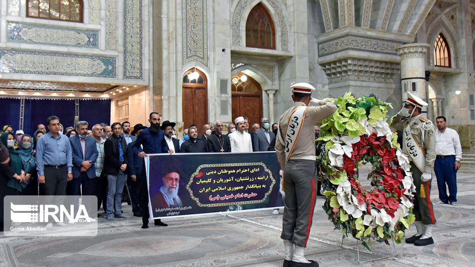 ادای احترام نمایندگان ادیان الهی به امام خمینی (ره)