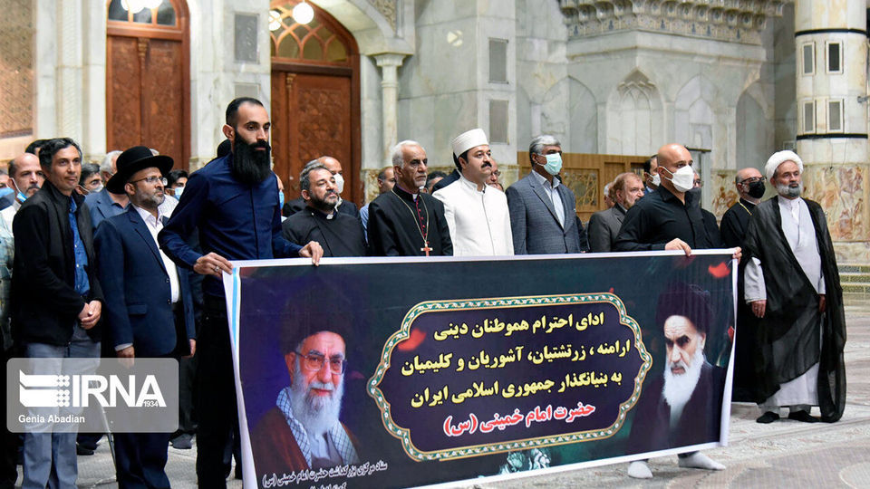 ادای احترام نمایندگان ادیان الهی به امام خمینی (ره)