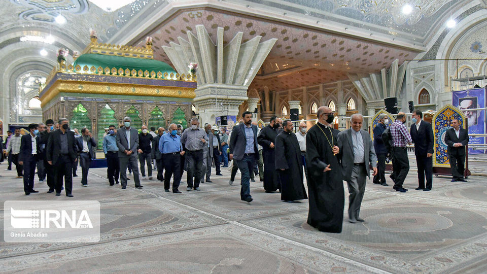 ادای احترام نمایندگان ادیان الهی به امام خمینی (ره)