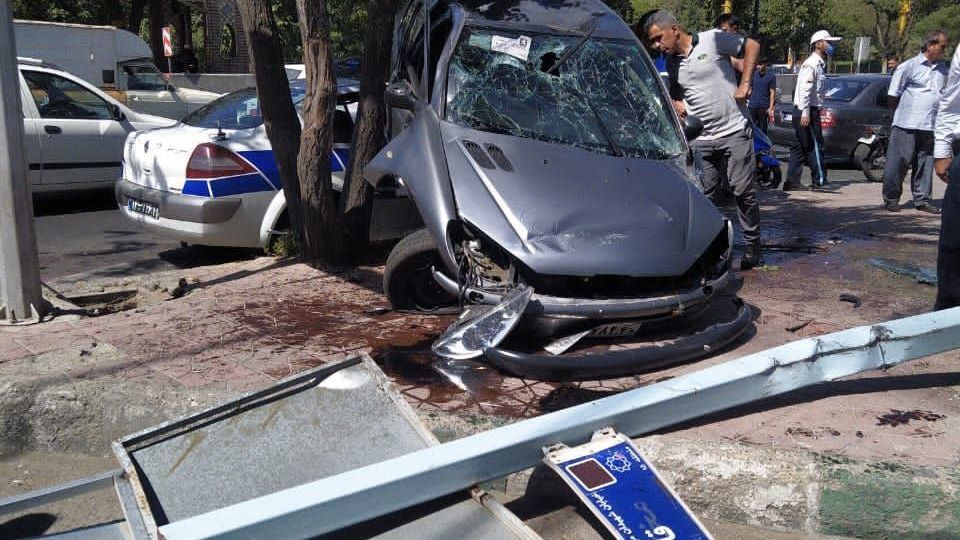  تصادف ۲۰۶ مدل ۱۴۰۱ با ماشین پلیس/ ایربگ با ۸۰ کیلومتر سرعت باز نشد!