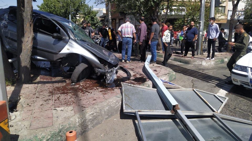  تصادف ۲۰۶ مدل ۱۴۰۱ با ماشین پلیس/ ایربگ با ۸۰ کیلومتر سرعت باز نشد!