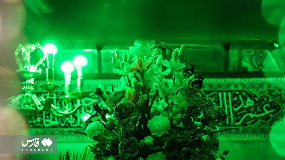 گل آرایی ضریح مطهر ‌حضرت معصومه(س) 