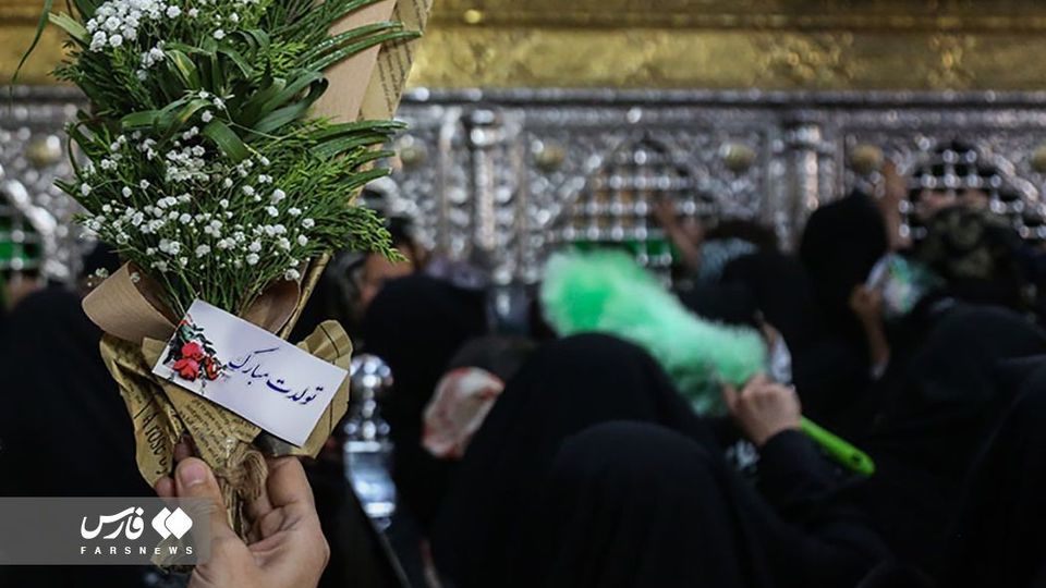 گل آرایی ضریح مطهر ‌حضرت معصومه(س) 