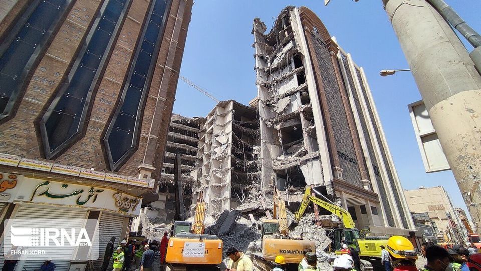 فرماندار آبادان: عملیات جست و جو در متروپل تا یافتن آخرین جسد ادامه دارد