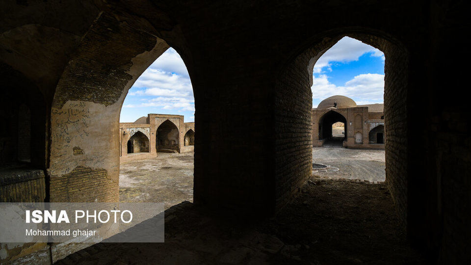 کاروانسرای آجری شاه عباسی آهوان